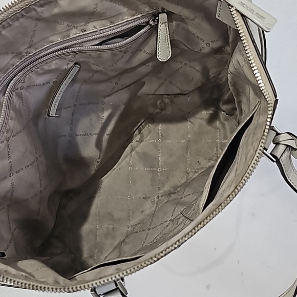 Michael Kors Charlotte LG TZ Tote Grey Spacious - Picture 7 of 7